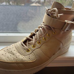 NIKE SF AIR FORCE 1 MID (MUSHROOM)